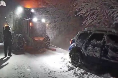 Karda mahsur kalan 4 kişilik aile ekipler tarafından kurtarıldı