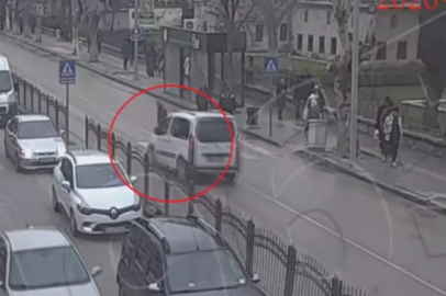 Yaya geçidinden geçen vatandaşa hafif ticari araç çarptı