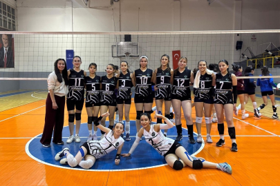 Gümüş kızlar voleybol ligine galibiyetle başladı