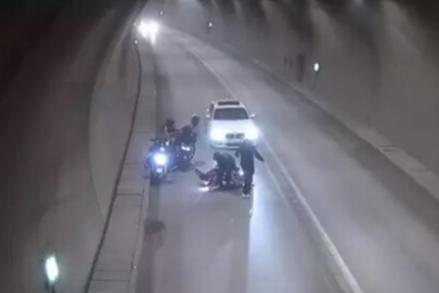 Tünelde motosiklet devrilip sürüklendi