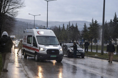 Elektrikli bisiklete otomobil çarptı: 1 yaralı