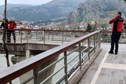 Tarihi köprünün ayakları temizlendi