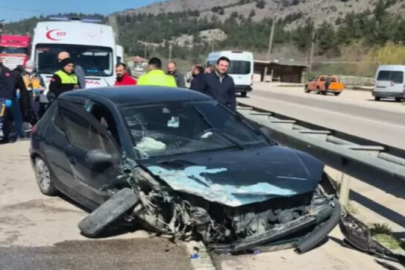 Otomobil ile kamyonet çarpıştı: 3 yaralı