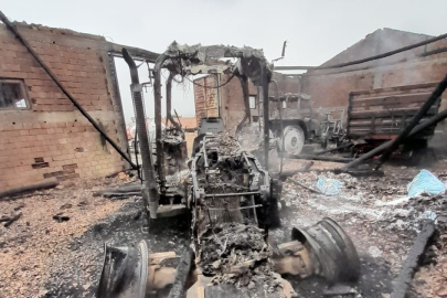 Depo yangınında tarım aletleri kül oldu