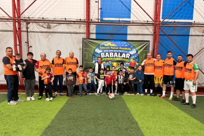 Dijital bağımlılığa dikkat çekmek için babalar sahada ter döktü