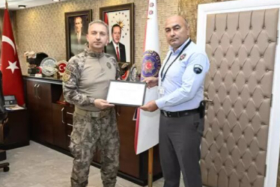 909 bin liralık dolandırıcılığı önledi, teşekkür belgesi aldı