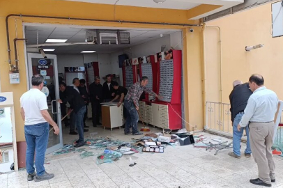 Fren yerine gaza bastı: Otomobil optik dükkanına girdi