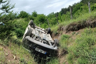 Takla atan otomobildeki 3 kişi yaralandı