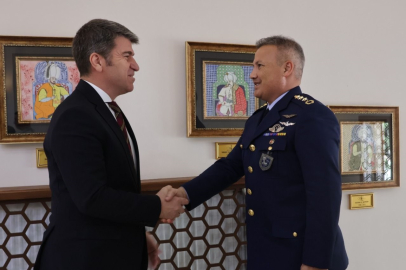 Merzifon 5'inci Ana Jet Üs Komutanı Alper Gezeravcı, Vali Bakan'ı ziyaret etti