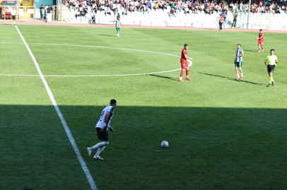 Amasyaspor galibiyeti son dakikada yediği golle kaçırdı