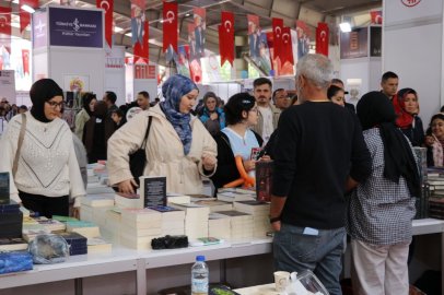 Kitap Fuarı'nı iki günde 21 bin 700 kişi ziyaret etti