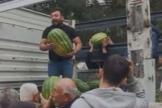 Amasya’da 8 ton karpuz ücretsiz dağıtıldı