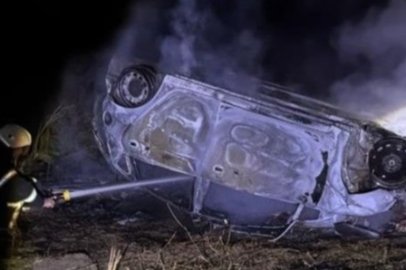 Takla atan ve alev alan otomobilin sürücüsü son anda kurtuldu